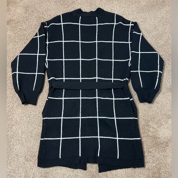 Time and Tru Grid Patterned Cardigan - black soot plaid, M - Picture 3 of 8